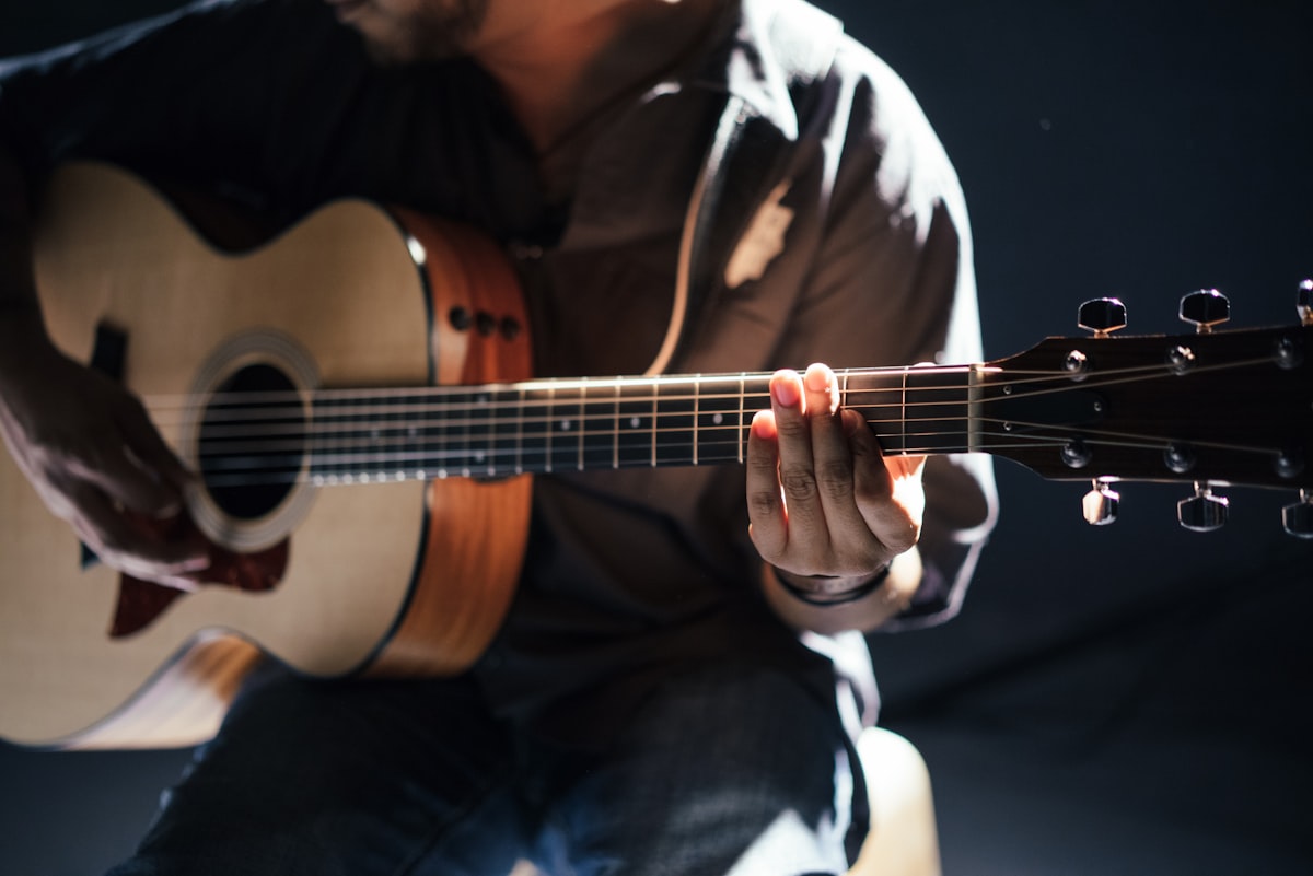 Luthier au travail